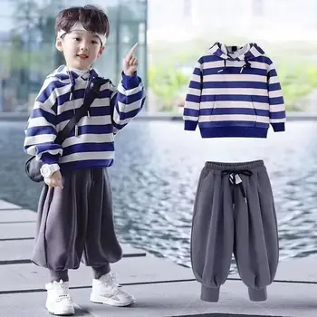 Осенние и зимние модели для мальчиков и девочек 2023 года, новые корейские спортивные костюмы для маленьких мальчиков, красивые утепленные свитера и брюки с подкладкой, костюм