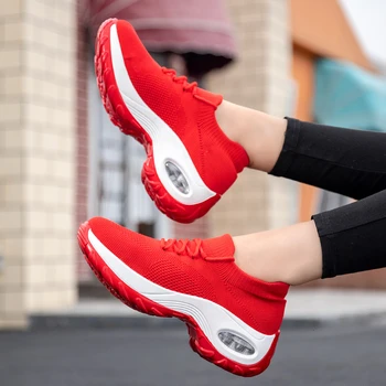 Женские теннисные туфли на воздушной подушке, красные спортивные туфли на высоких каблуках, Сетчатые женские носки на шнуровке, Уличные женские кроссовки с толстой подошвой
